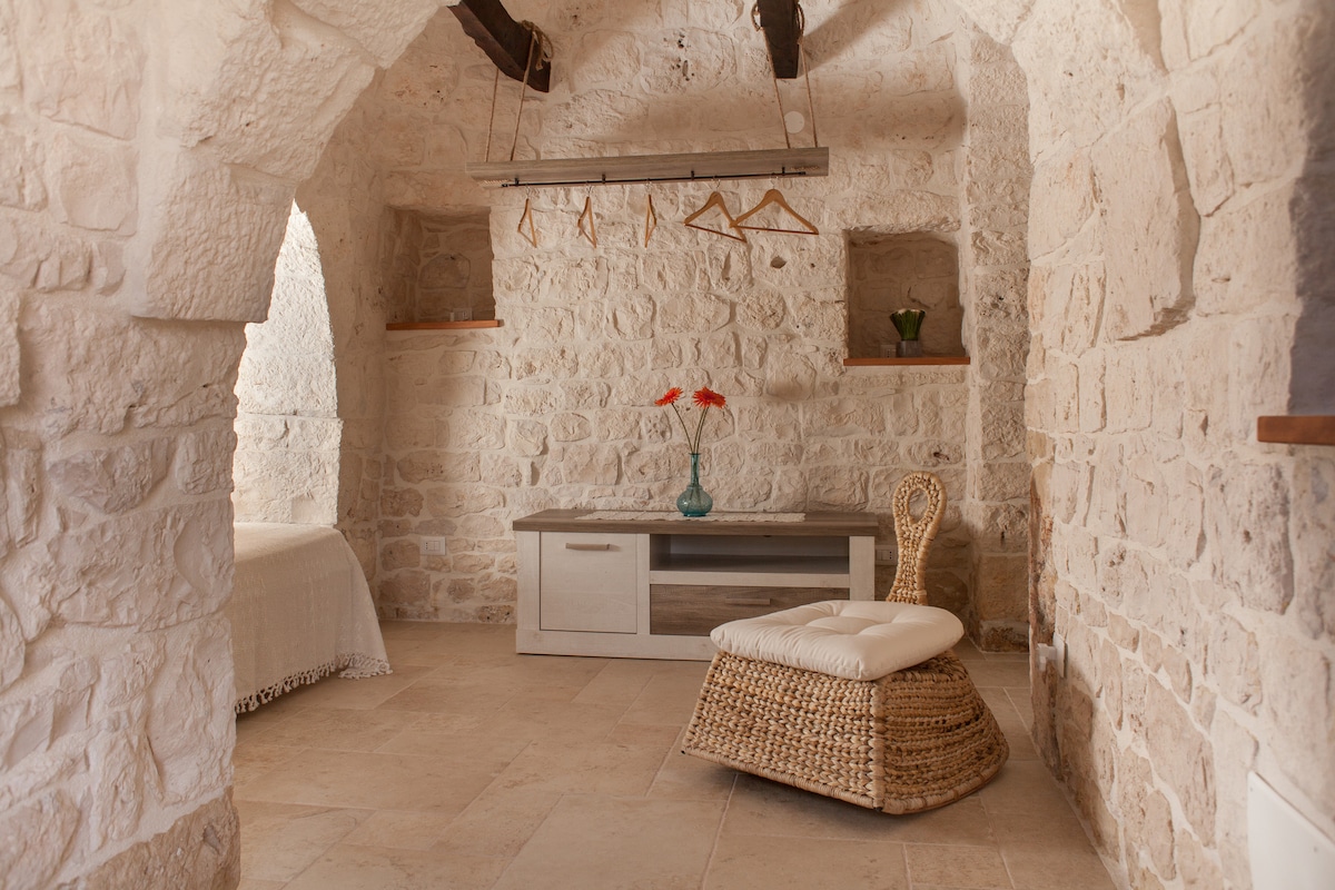 Top Airbnb: Trulli a sud-est         (CIN): IT072003C200036537 à Bari