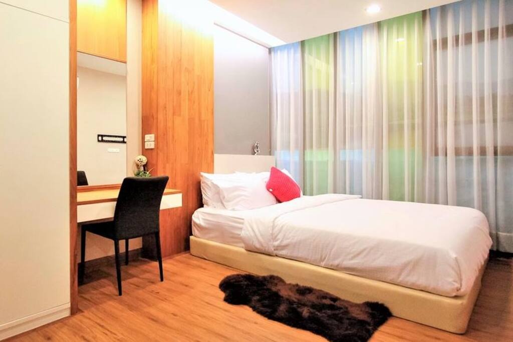 ONE KING SIZE BEDROOM