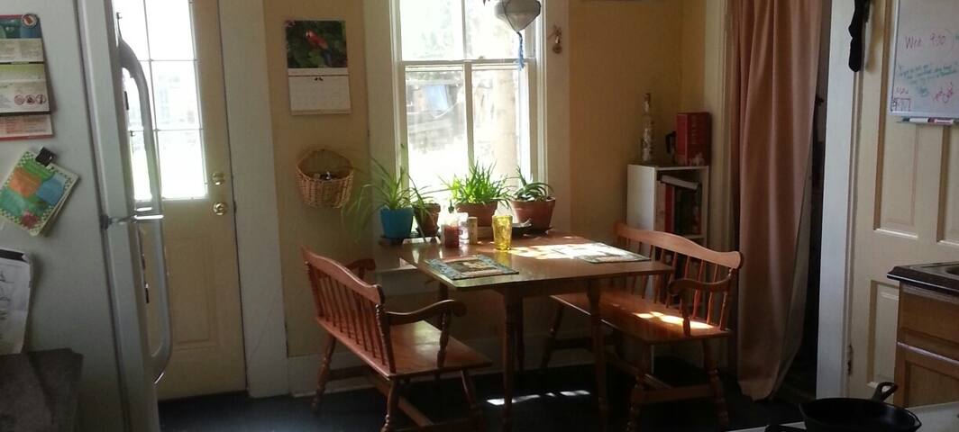 Cozy and 5 Blocks to Everything