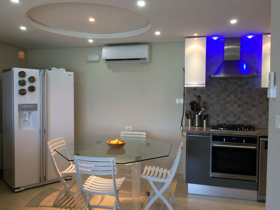Open plan kitchen/dining space