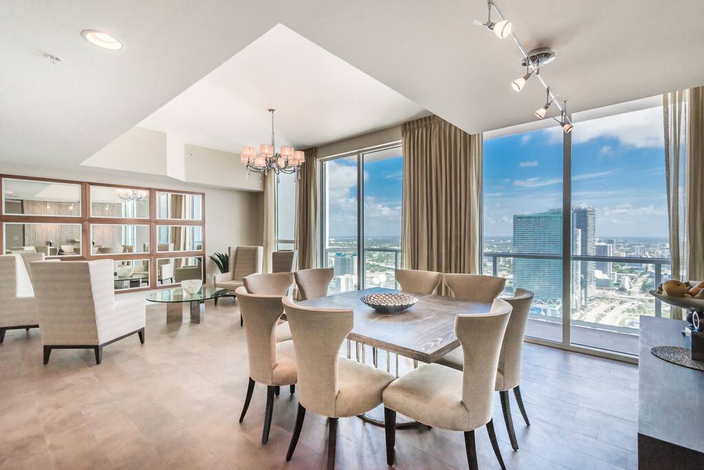Spectacular PH, very spacious and elegant furniture.