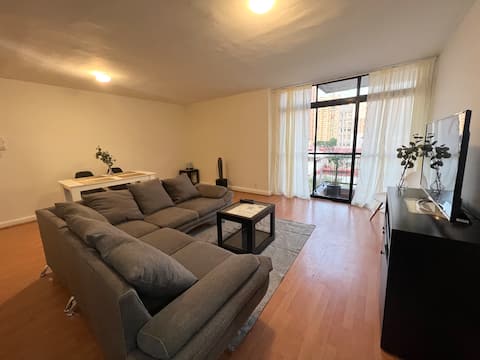 Popular Airbnb listing: American Embassy Area - private & safe apartments in Irrigación