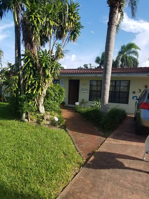 Mi casa, "su casa"