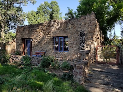 Historic stone cottage retreat in Las Vegas, NM