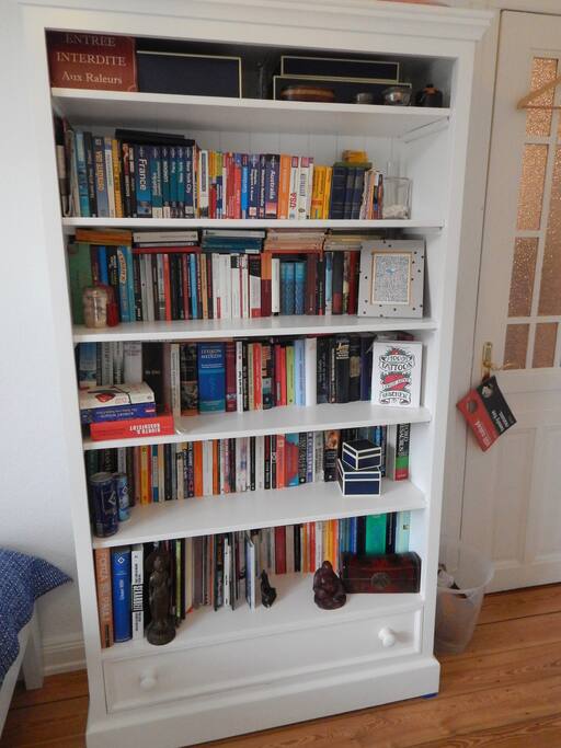 Falls ihr Inspiration und Ideen für eure nächsten Reisen benötigt - in unserem Bücherregal werdet ihr sie finden.