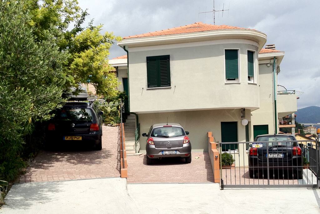 The apartment is on the first floor of a detached house. There is off-street parking space for 2 cars, each benefiting from partial shadow during the hottest times of the day.