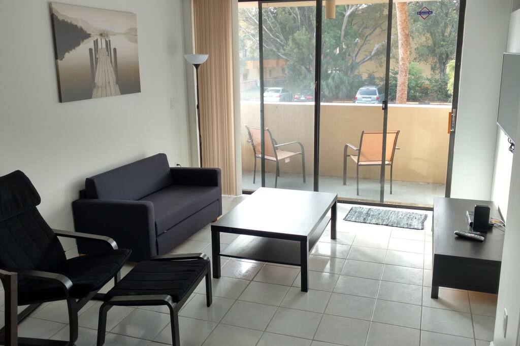 Sala con TV LCD, Sofá y Butaca