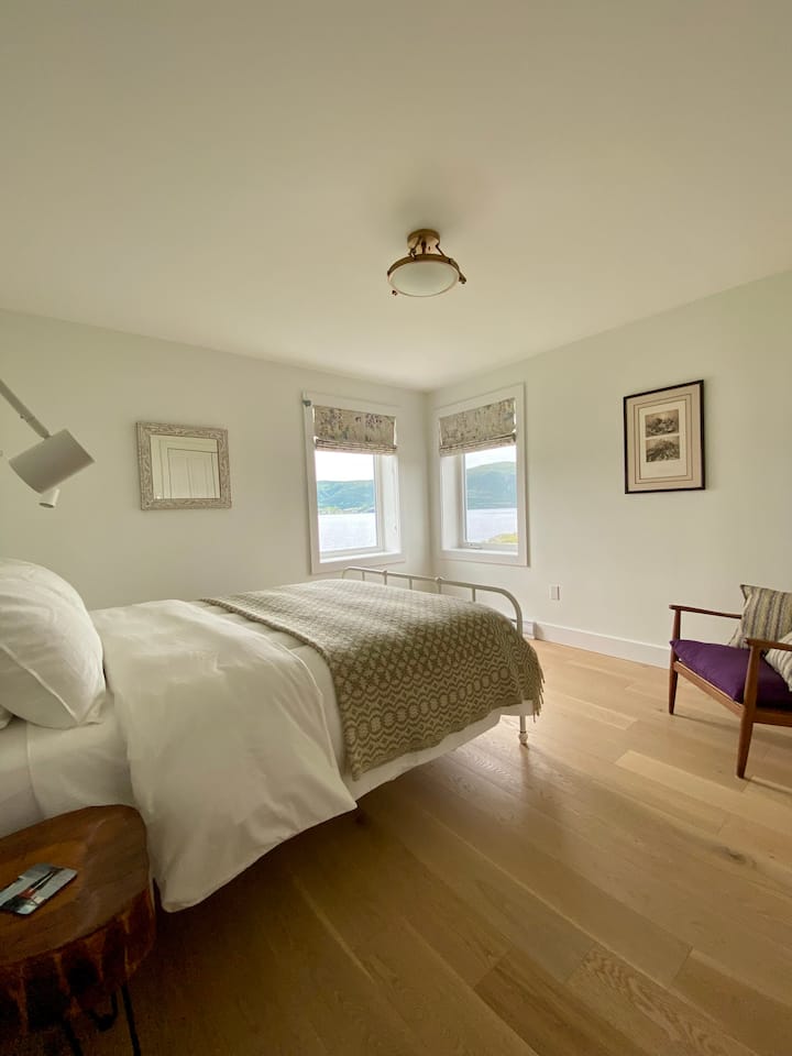 Cozy corner, queen bedroom with large closet space & picturesque ocean views. Quality pillows & bedding, for a dreamy nights sleep.