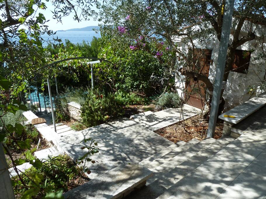 Blick Terrasse vom Schlafzimmer aufs Meer