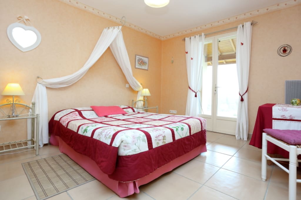 chambre 20m2, entrée indépendante sur terrasse couverte