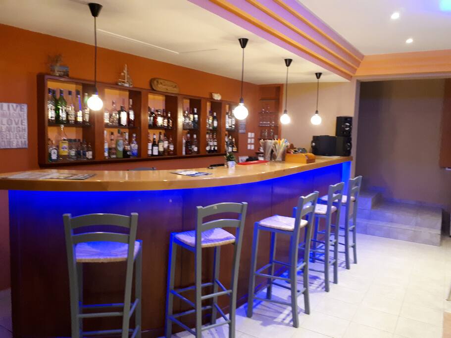 POOL BAR