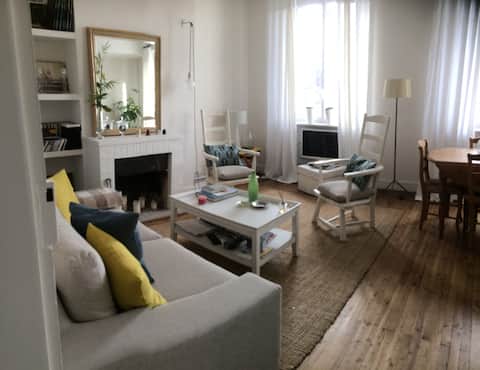 Top Airbnb: 2-bedroom apartment in the heart of Nantes in Dervallières Zola