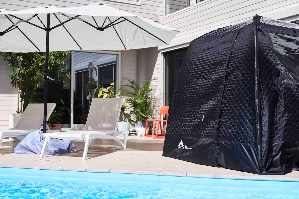 Aqua Villa with Pool, Sauna, and 100 inch 4K Projector, 5-minute
