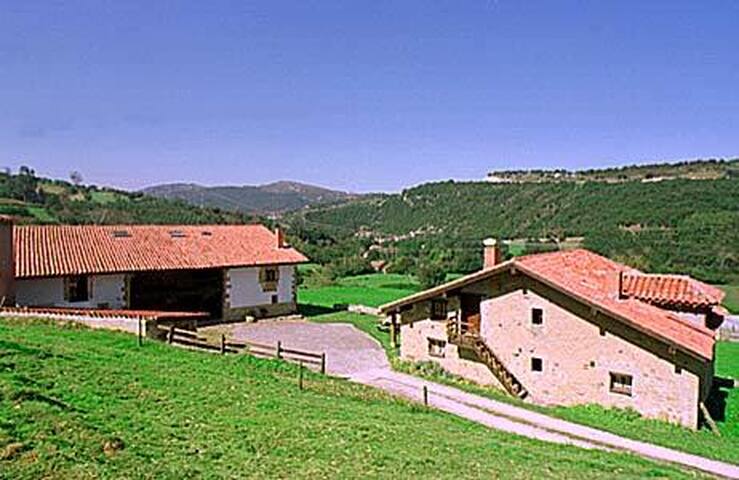 Rural Houses Primorías - Camijanes managed Airbnb listing 1