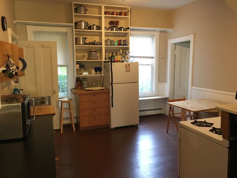 Full kitchen
