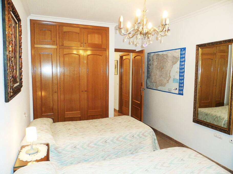 Elegant room with two very comfortable beds (190 x 90)