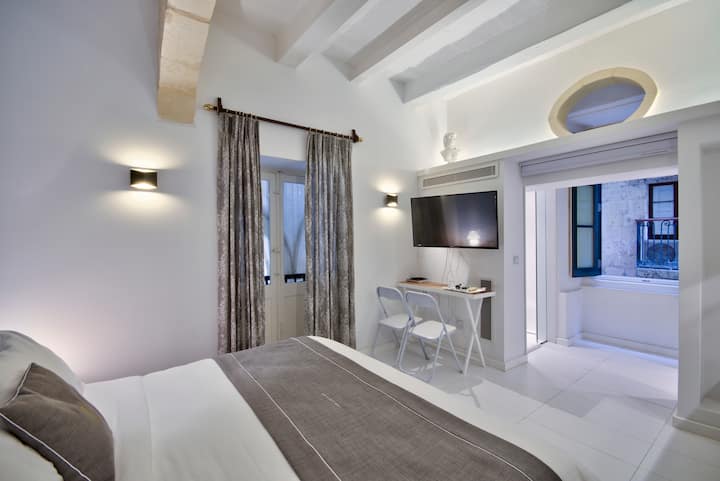Valletta Luxury Vacation Studio Apartment - Valletta