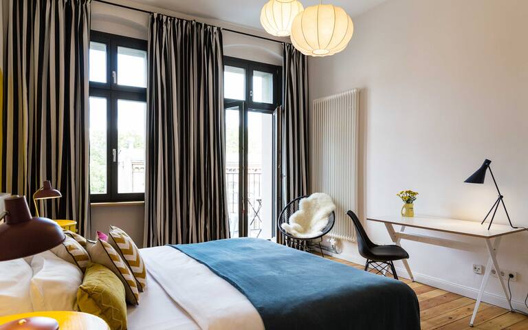 2-Bedroom Deluxe Apartment with Balcony gallery image 4