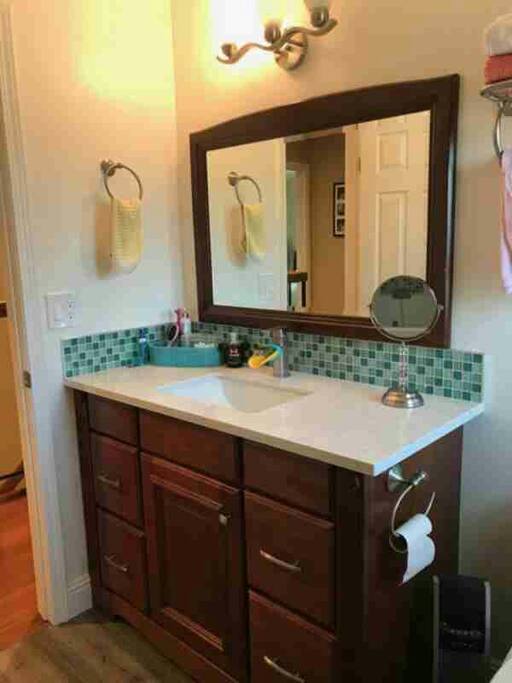 Shared full bathroom