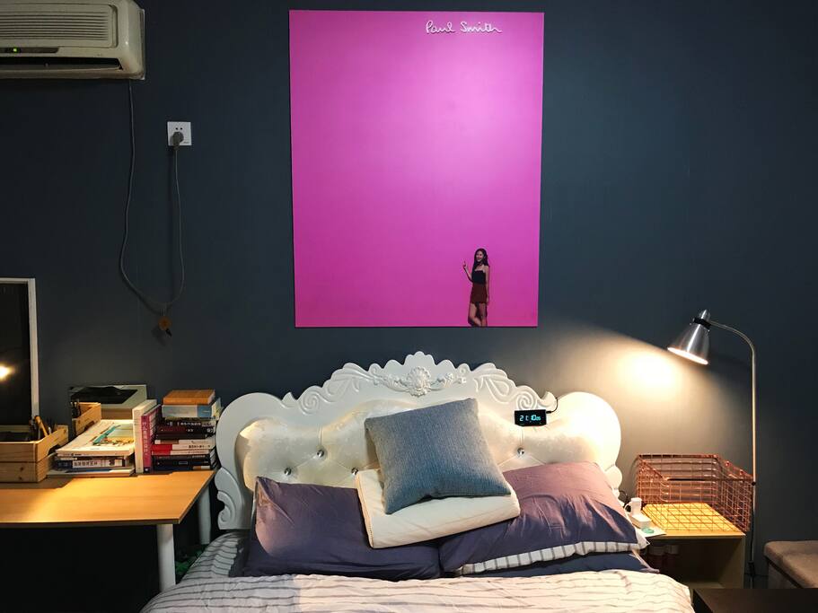 Queen Size bed and high configure computer to play online game/watch movies.