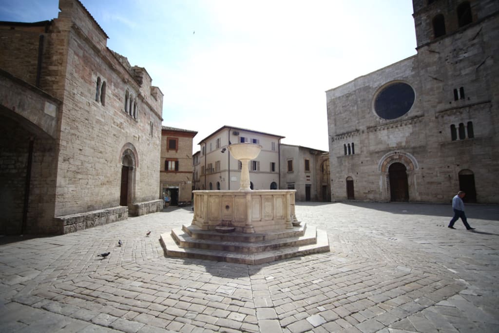 Piazza di Bevagna
