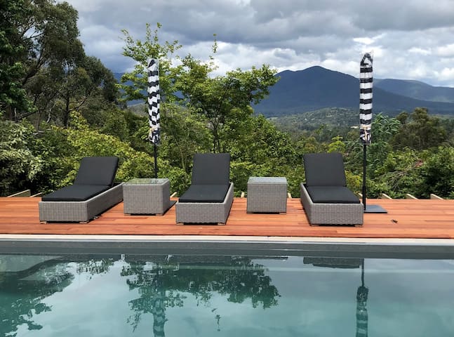 Healesville Garden Retreat. Accommodates 11 Guests