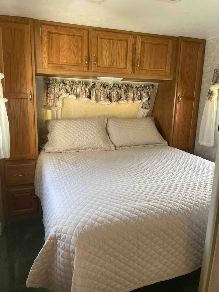 Bedroom - Queen sized Bed