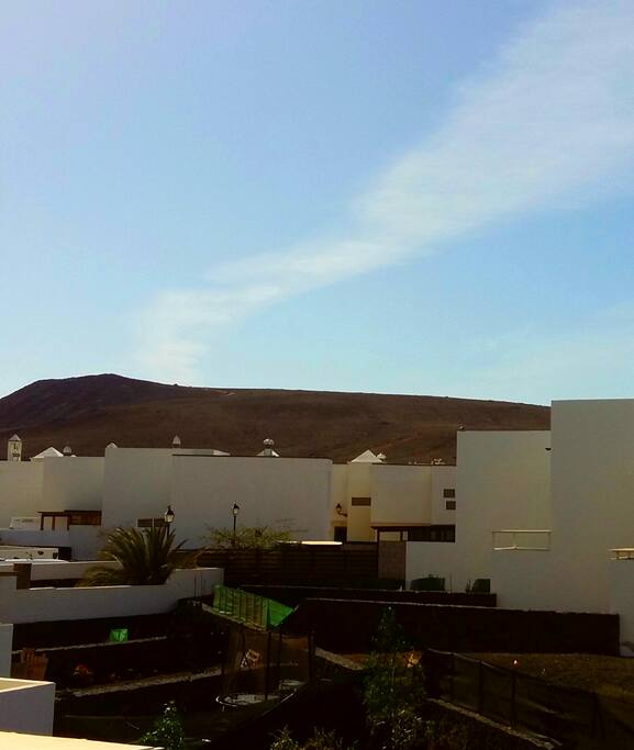 Vistas desde el balcón de la habitación al Volcán Montaña Roja