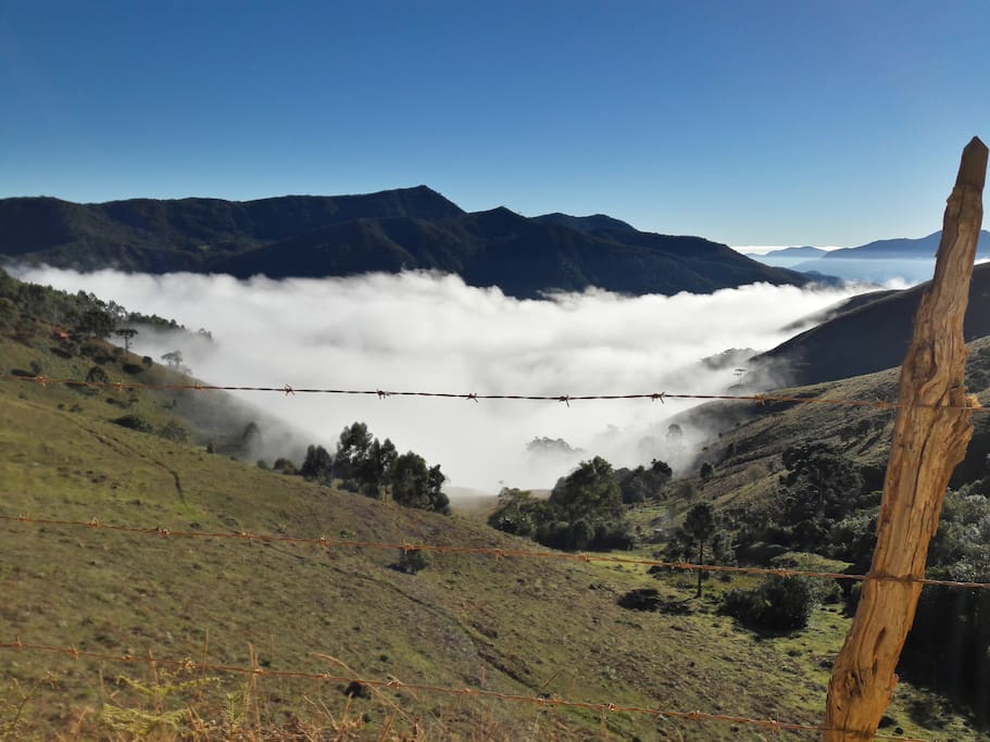 Vista panorâmica das montanhas no entorno.