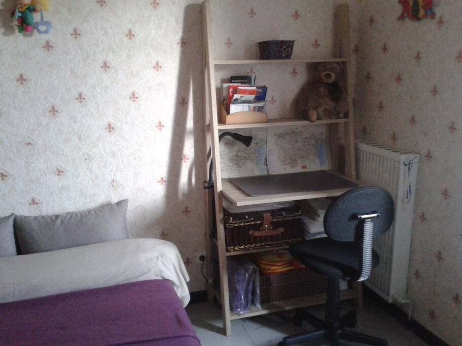 Espace travail dans la chambre