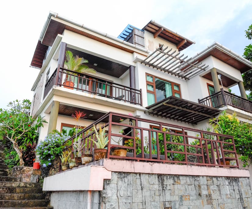 The Three storey villa in a quiet tranquil place of Boracay. Mount Luho view point area.