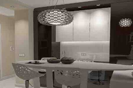 Modern and beautiful apartment near park free wifi