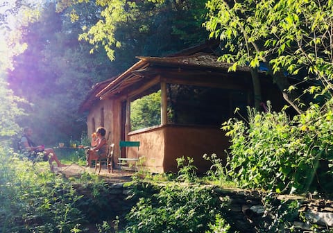 Earth/straw cottage by the river in the Cévennes