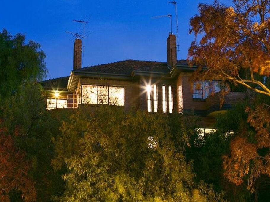 Built in 1928 on an imposing rock ledge which enables this top floor heritage listed apartment to towering over high above the Yarra River