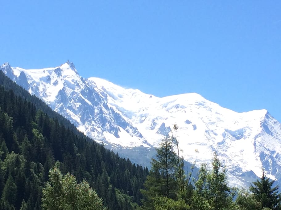 Vue sur le massif du Mont Blanc depuis la terrasse