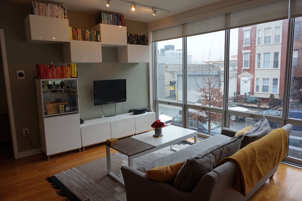 Open living room, floor to ceiling windows