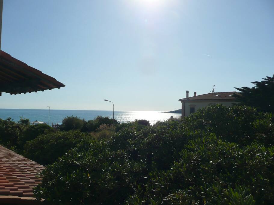 vista mare dal balconcino del soggiorno