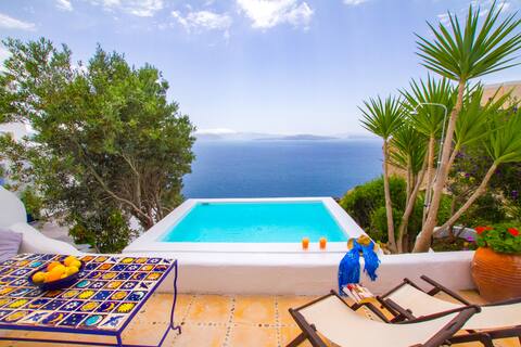 Grand 3 Bedroom Villa with Plunge Pool & Sea View