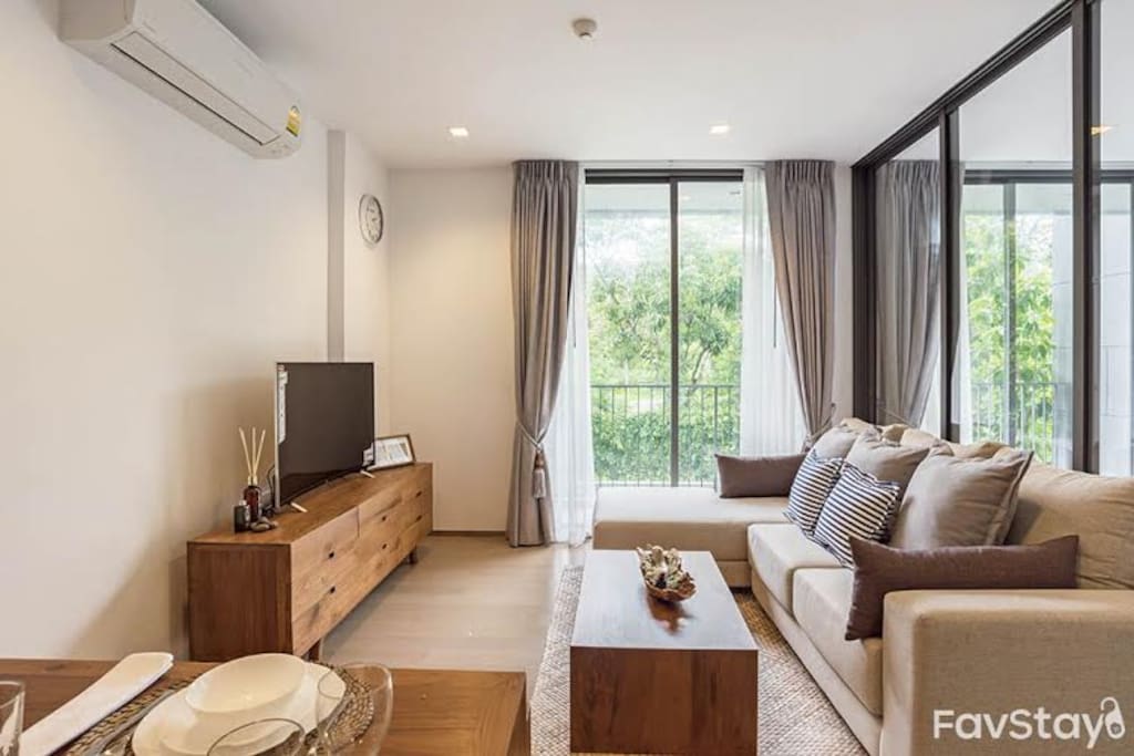Cozy space with smart curved TV 50"