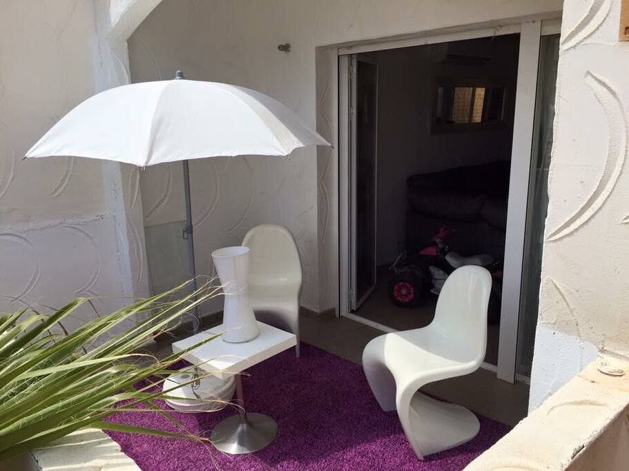 Terrasse face piscine jardin