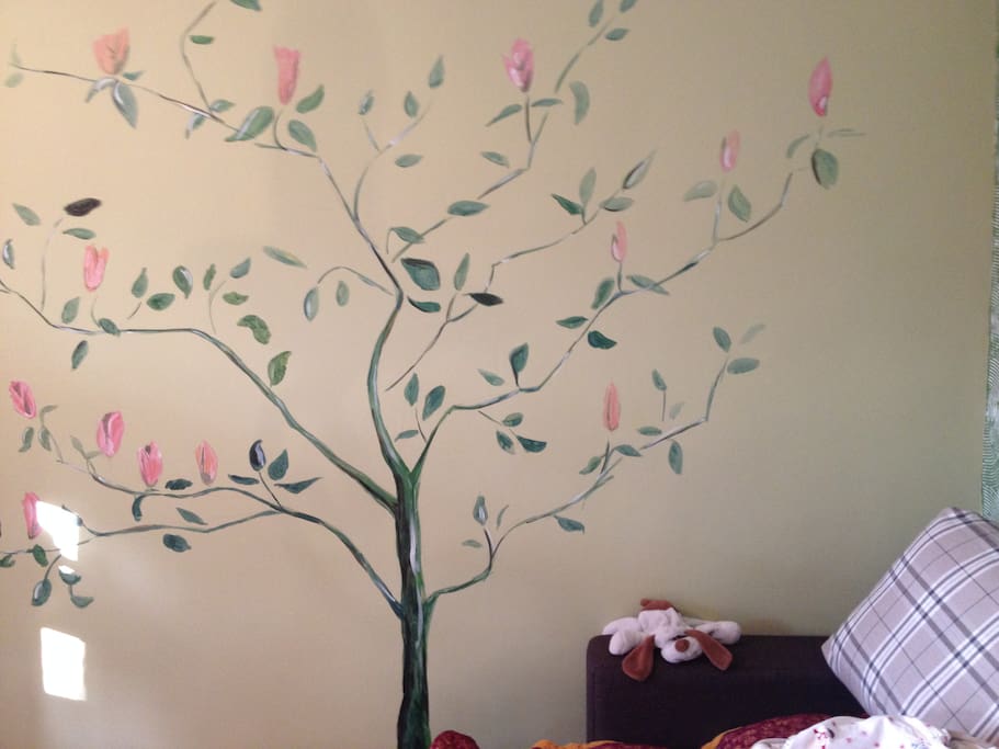 A drawing on a wall made by the host. Every wall has a unique design/texture