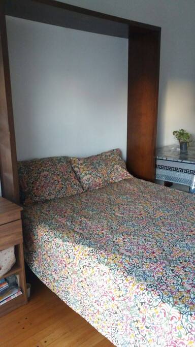 Cama Queen size muy cómoda