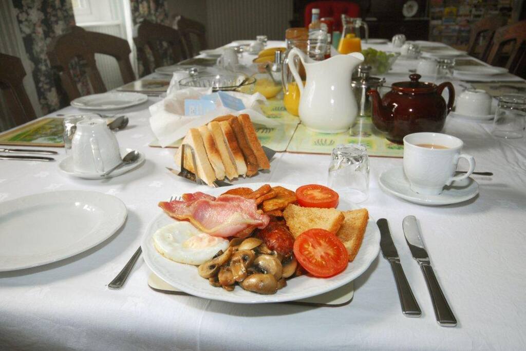 Trenona Farmhouse breakfast
