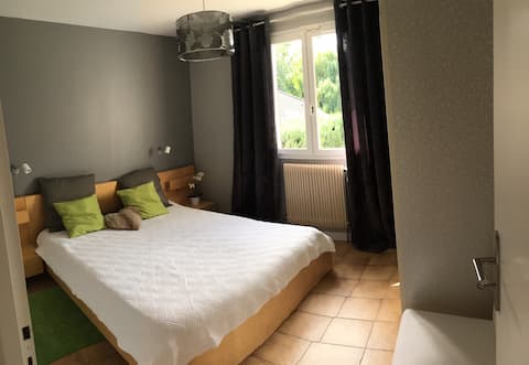 غرفة مريحة بالقرب من جنيف في بيت لطيف (في فرنسا)