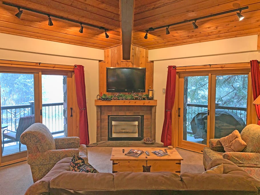 HD TV, gas fireplace, propane gas grill on the deck, two sliding glass doors out to the balcony.