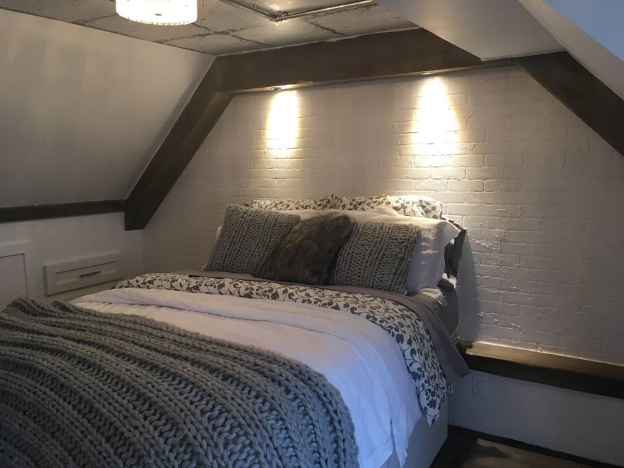 Chambre des maîtres. Lit Queen
