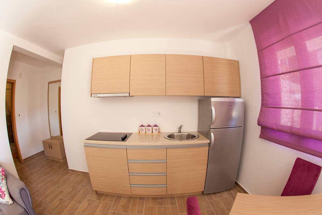 LIVING ROOM , KITCHEN