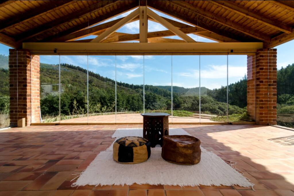 Meditation Temple: Meditate or Yoga with 100% Natural Vistas