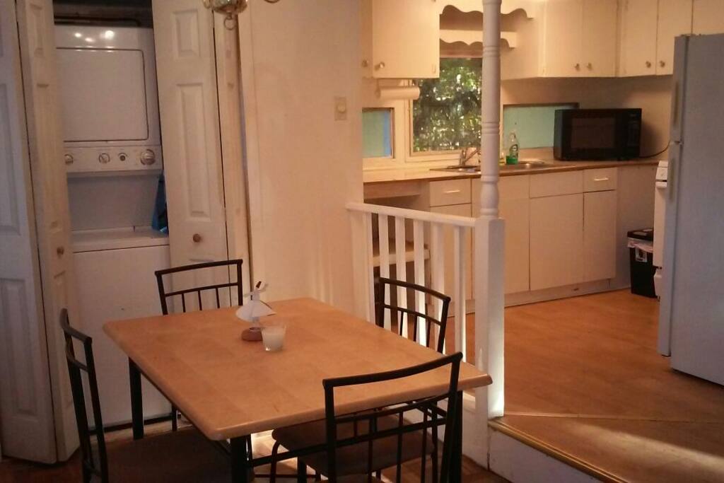 Four seat dinning area.