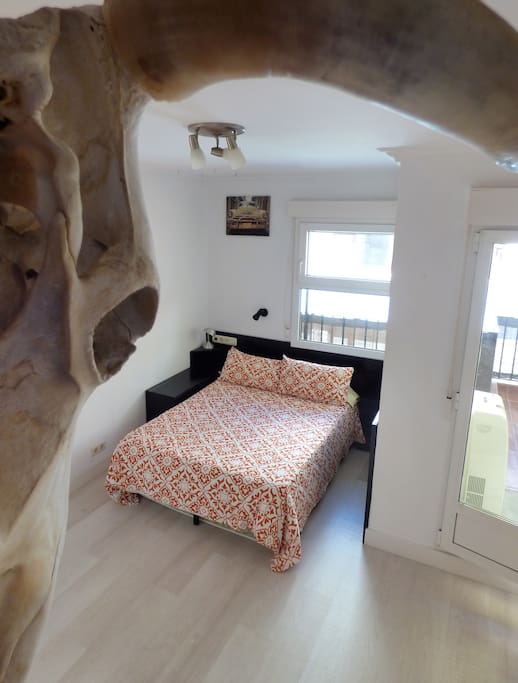 Dormitorio sacado desde arriba.
